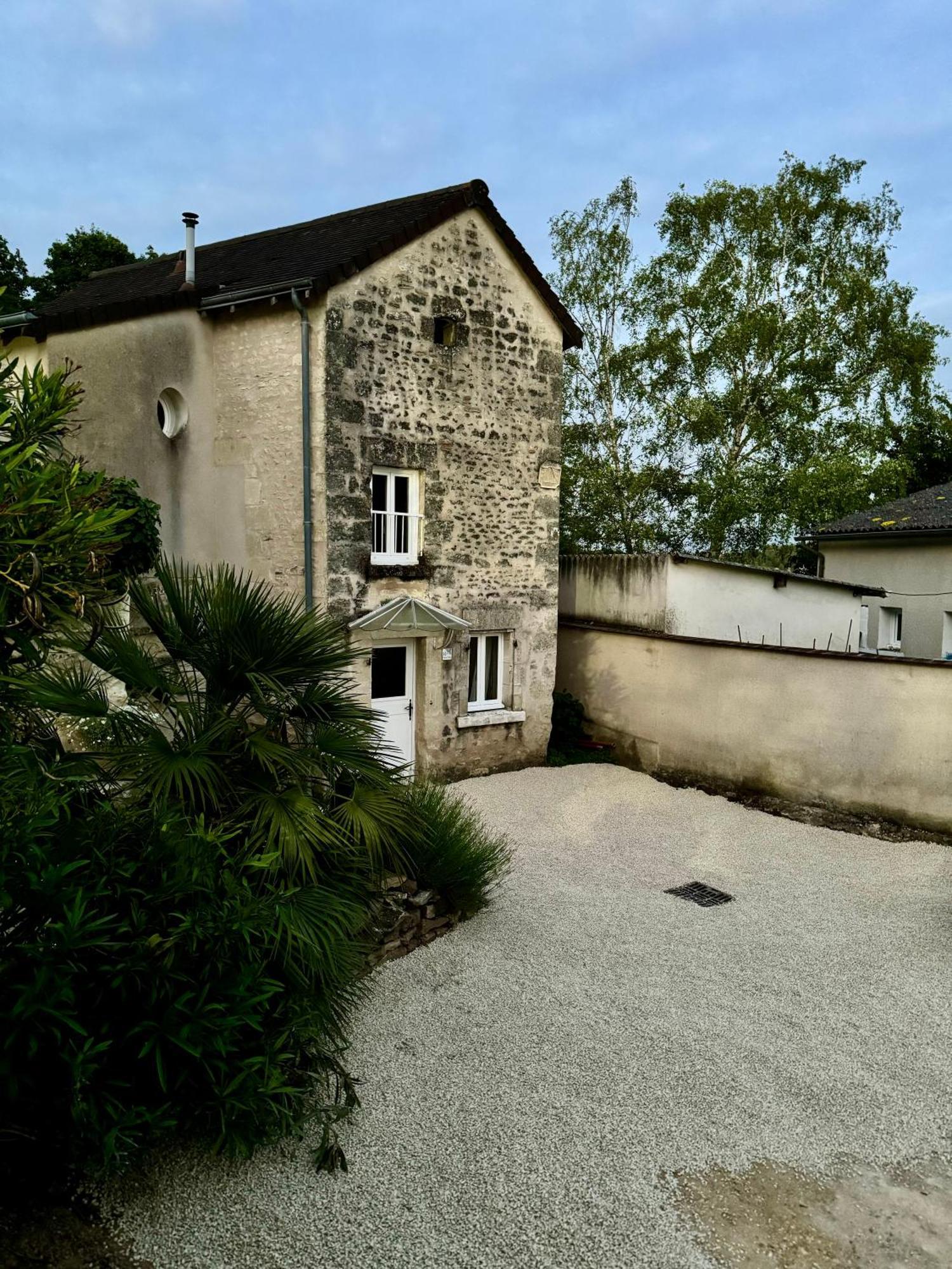 Gite - Petite Maison Proche Du Futuroscope Beaumont  ภายนอก รูปภาพ